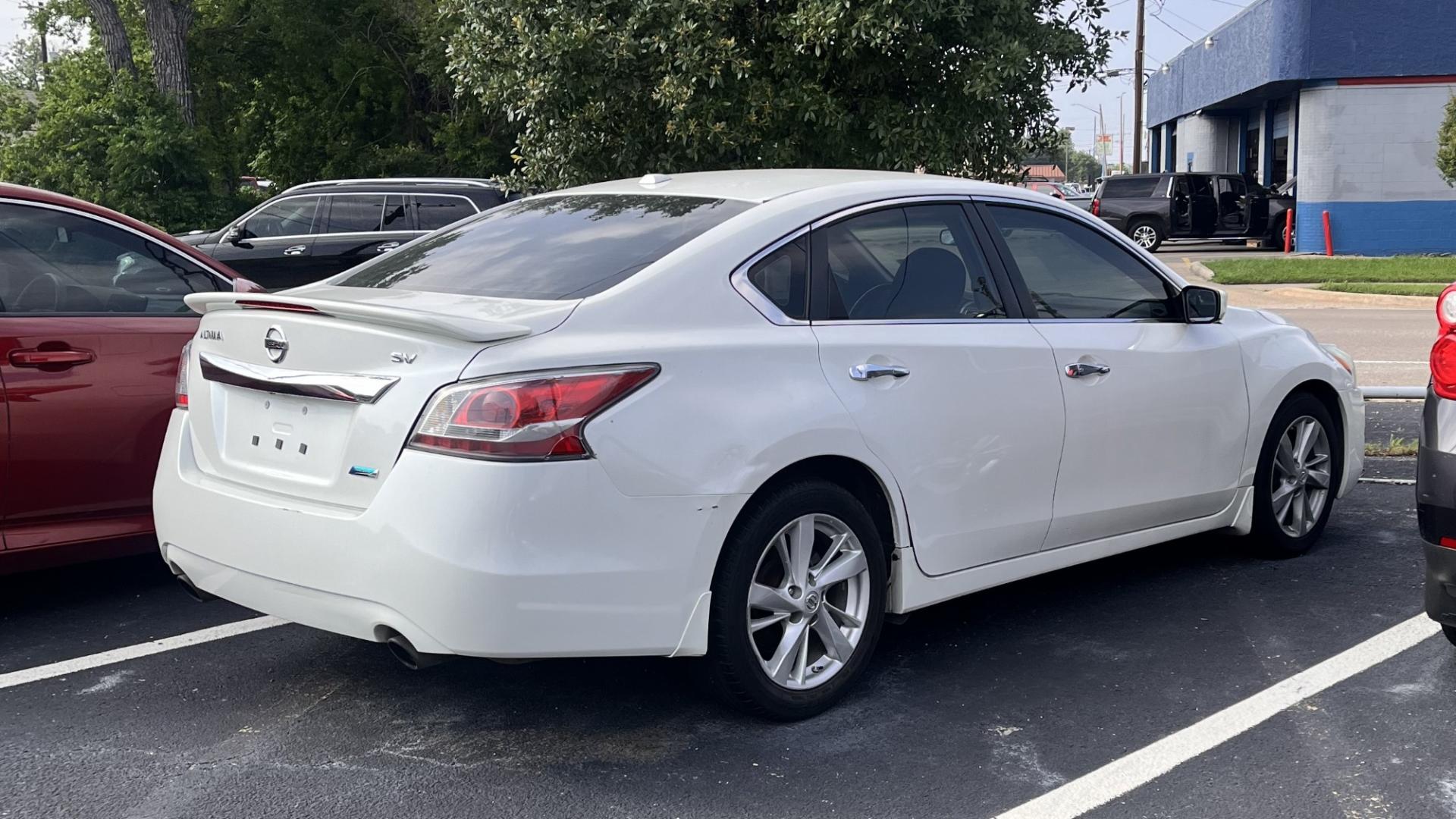 2014 white Nissan Altima (1N4AL3APXEC) , located at 945 E. Jefferson Blvd, Dallas, TX, 75203, (214) 943-7777, 32.752514, -96.811630 - Photo#2